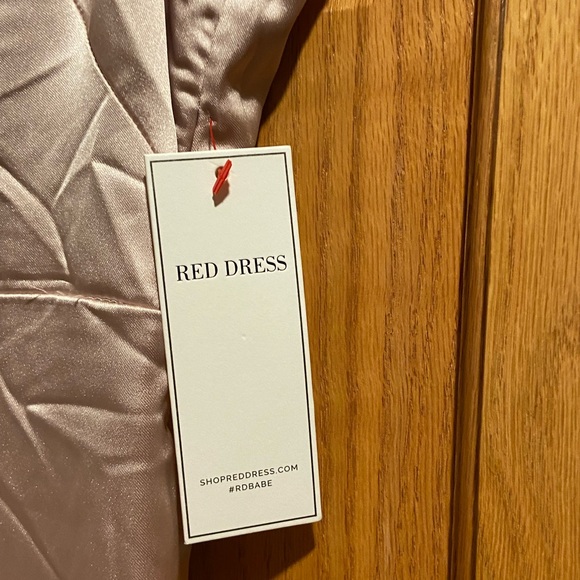 Spaghetti strap gown - Picture 2 of 5